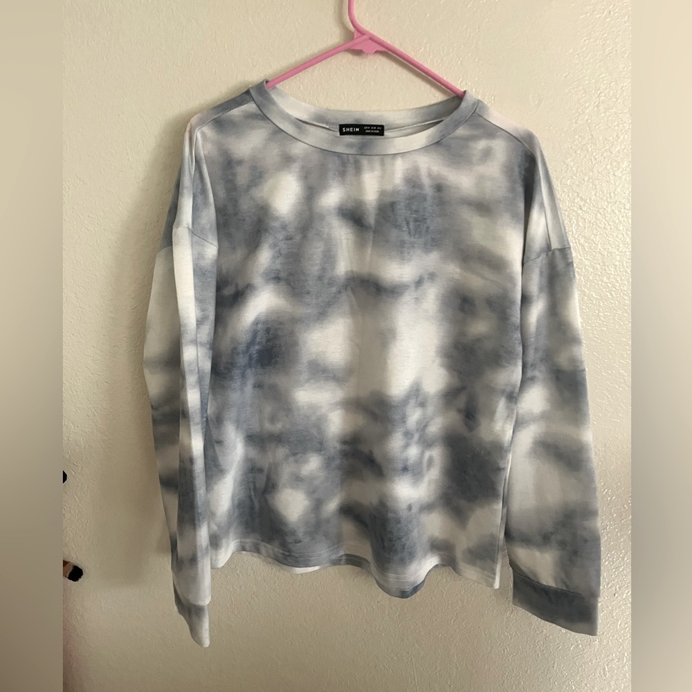 EUC SHEIN cloud long sleeve top